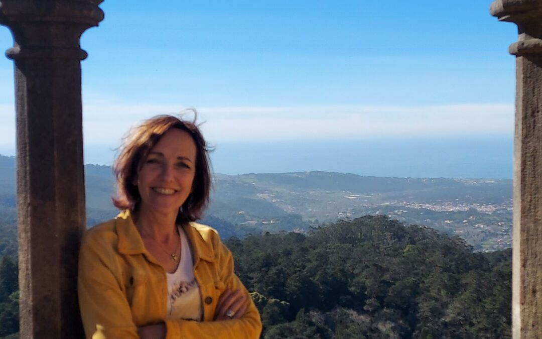 communicatie en ondersteuning commonplus COMM-ON+ Lenie van der Zande in portugal met blauwe lucht en zon